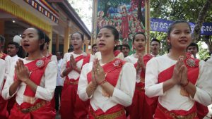 Cambodian students offer prayer to mark the Buddhist Visak Bochea at Oudong hill