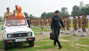 Chief Minister Manohar Lal Khattar inspecting the parade during the state-level Independence Day function at Dronacharya Stadium in Kurukshetra