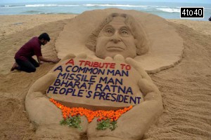 Sand artist Sudarsan Pattnaik gives tribute through his sand sculpture to former President and scientist, APJ Abdul Kalam (83) at Puri beach, some 65 km from Bhubaneswar on July 28, 2015.