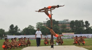 Students of Gurukul showing their skills on “Mallkhamb” during the state-level Independence Day function at Dronacharya Stadium in Kurukshetra