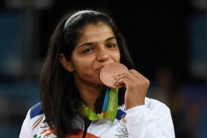 Sakshi Malik poses with her bronze medal for the women’s wrestling freestyle 58kg competition during the medals ceremony