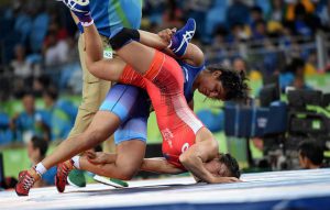 Sakshi Malik (Blue) trounced Mangolia’s Orkhon Purevdorg 12-3 in Repechage round to advance to bronze medal play-off in Rio Olympics