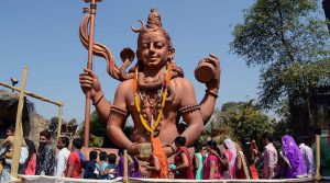 Thousands of devotees visited the Shiv Vishwa Shanti Dham temple at Powai Chowk in Ulhasnagar on the occasion of Mahashivratri