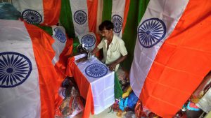 With Independence Day 2017 knocking at the door, flag makers in the country are stitching away as demand for the national flag booms. Usually seen at official buildings or landmarks the tricolour takes to the streets as August 15 draws near, being spotted at traffic lights, pinned along streets and in novelty shops all over.