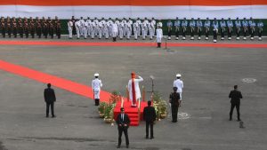 The Prime Minister salutes the honour guard at the Red Fort. Modi began his speech by talking about how his government had been working for the upliftment of Dalits and backward sections. He said the government, at the monsoon session of parliament, gave constitutional status to the OBC and SC-ST Commission to protect the rights of the underprivileged.