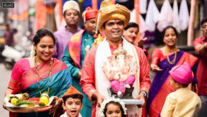 A family in Pune carried a Lord Ganesha idol on the eve of Ganesh Chaturthi