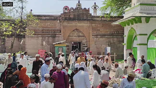 मुस्लिम जिसे बताते हैं कमाल मौलाना मस्जिद, वहाँ की खुदाई से निकली 39 देवी-देवताओं की मूर्तियाँ