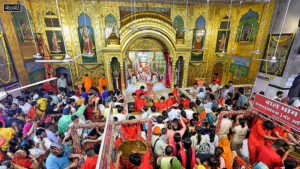 In Jaipur, devotees offered prayers at Moti Dungri Ganesh Temple