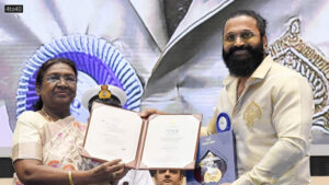 President Droupadi Murmu with actor Rishab Shetty after presenting him the Best Actor in a Leading Role for Kantara