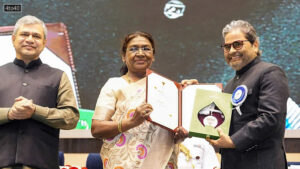 President Droupadi Murmu with music composer and filmmaker Vishal Bhardwaj on the stage after presenting him the National Film Award